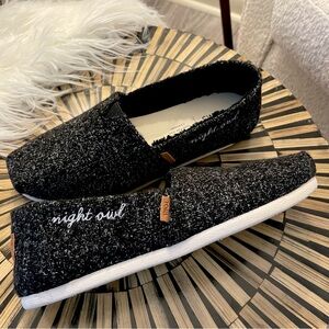 Toms 🦉 Night Owl Fuzzy Woven Embroidered Stitched Slip On Shoes